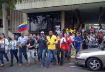 Trabajadores de Corpoelec se encadenan