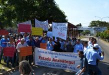 Trabajadores de Corpoelec cerraron la av Municipal en reclamo de mejoras salariales
