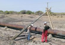 Comunidades de Guajira que están sin luz compran gasolina para camión de Corpoelec