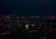 Brutal imagen de Caracas #SinLuz #7demarzo
