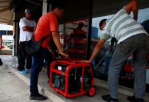 Crisis en Venezuela: el lucrativo negocio de la venta de generadores eléctricos en medio de los apagones