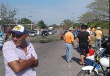 Vecinos de Los Pozones protestan por fallas de electricidad en Barinas