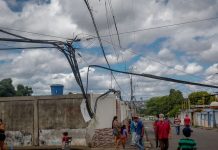 Fallas eléctricas, déficit de gas y desbordamiento de aguas negras afectan a habitantes de Guaiparo en San Félix