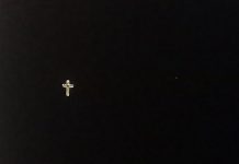 En medio de un país a oscuras, régimen encendió la Cruz del Ávila este 11Oct